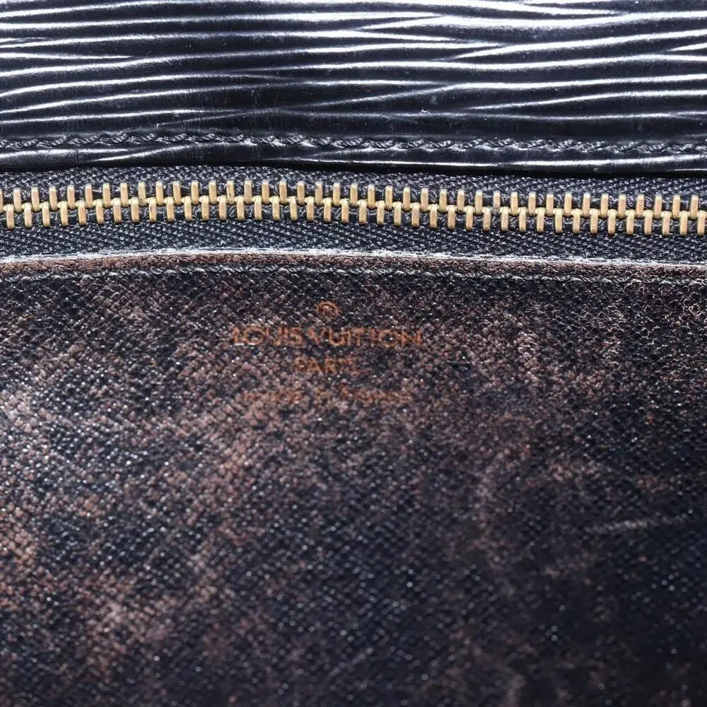 Louis Vuitton Epi Serie Dragonne Clutch Bag Black Noir